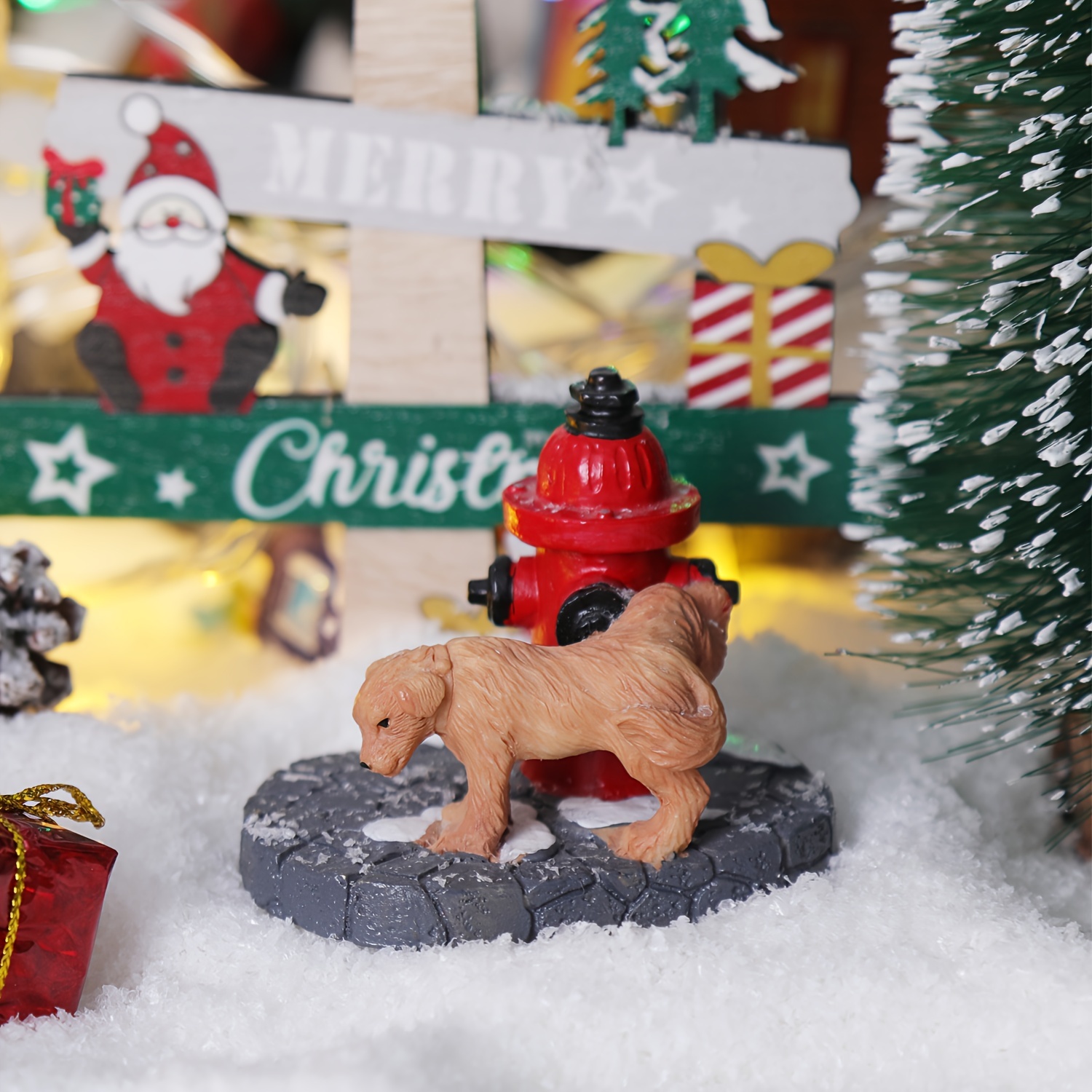 

Petite figurine de Noël en résine avec chien et borne d'incendie, décor de scène festive pour les fêtes