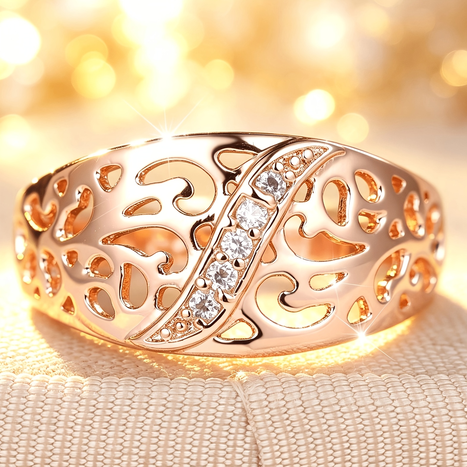 Women's Elegant Pattern Inlaid Synthetic Zirconia Ring