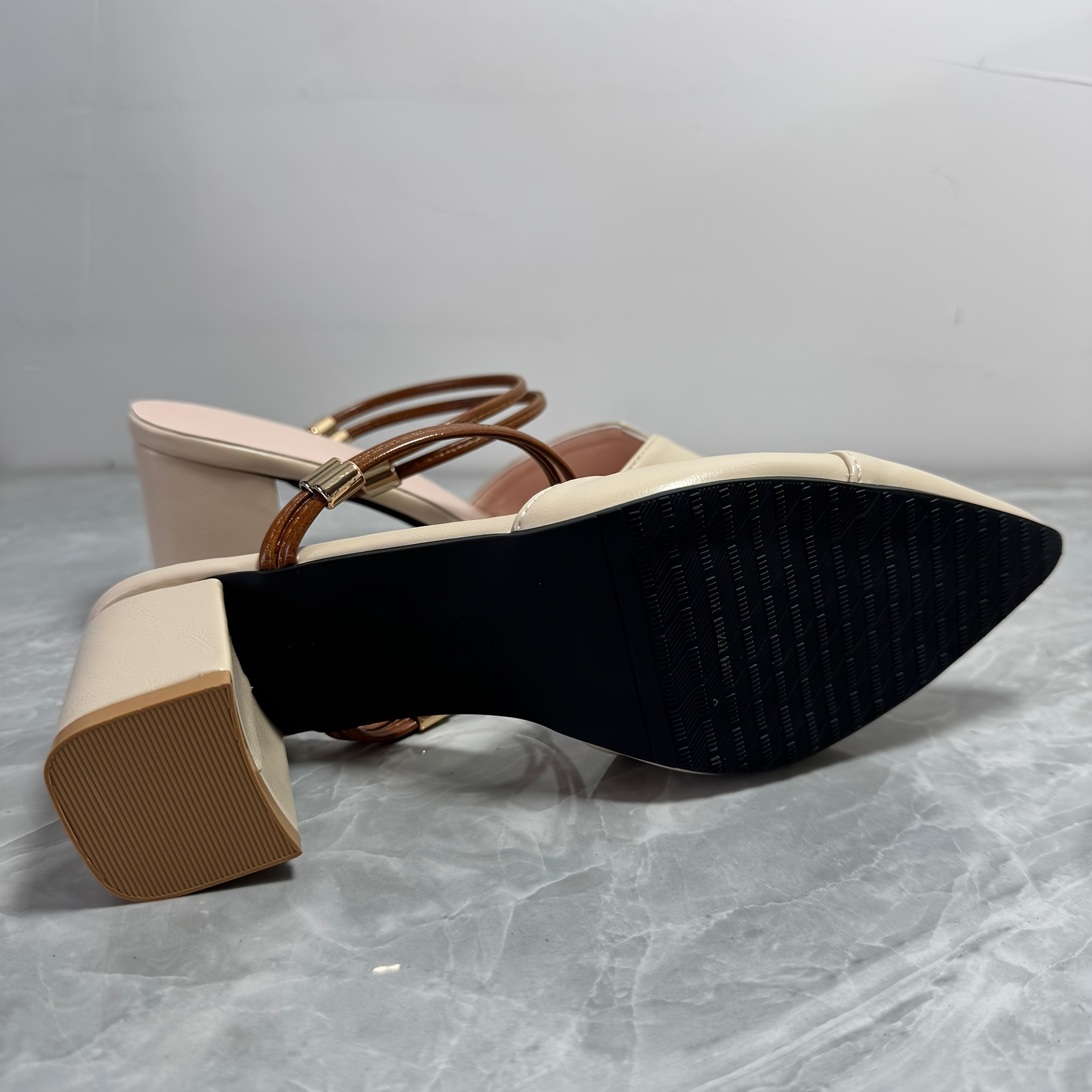 Stylish And Versatile Women'S High-Heeled Sandals with a Chunky Heel, Pointed Toe, Comfortable Slip-On Design, And Backless for Two-Way Wear.