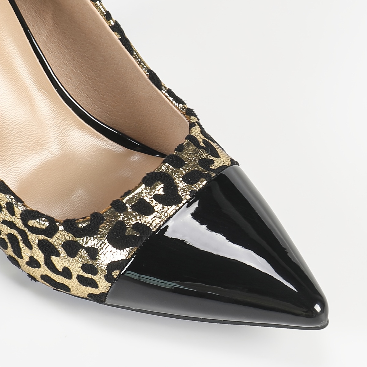 European And American Style Fashionable Chunky Heel Shoes with Leopard Print, Elegant Pointed Toe, New High Heels for Spring, Summer, Autumn, And Winter 2025.