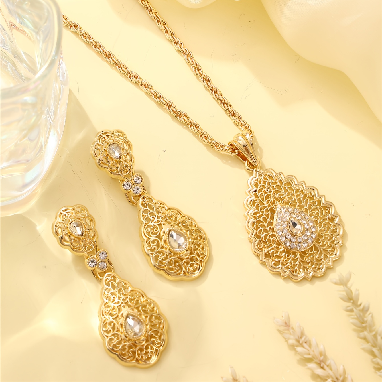 Image of 3pcs Women's Jewelry Set Vintage Middle Eastern Arabic Style Rhinestone Inlaid Alloy Hollow Necklace Earring Set Suitable For Holiday Banquets Daily Wear Jewelry Gift