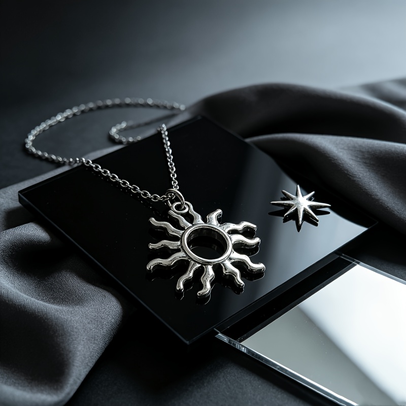 Vintage Sun Pendant Necklace for Unisex, Daily Wear