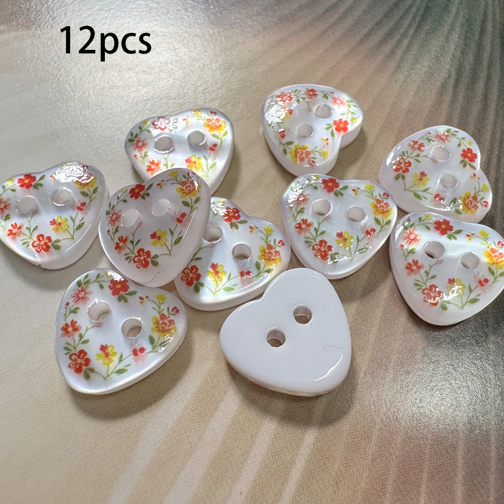TEMU Bottoni in resina a forma di cuore con fiori colorati, 12 pezzi, stile nuovo, 13 mm. Cucibili su abiti, borse e per personalizzazione fai da te,