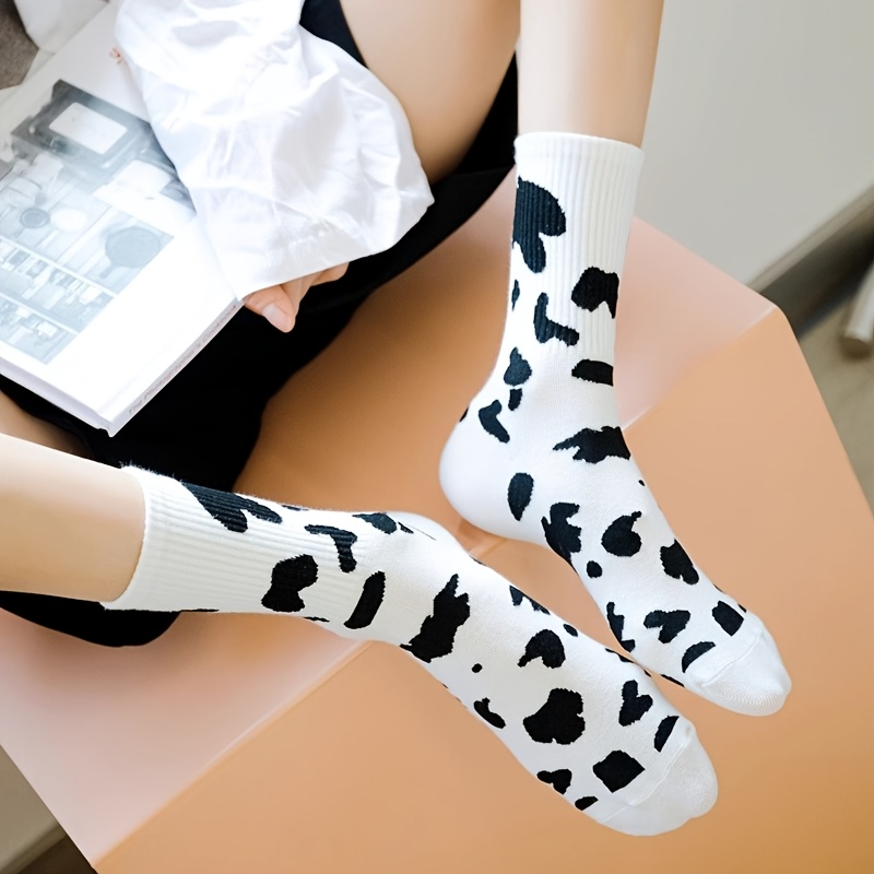 paar damen trendige herbst-winter   niedliche kuhmuster vielseitige gestreifte oberschenkelhohe socken