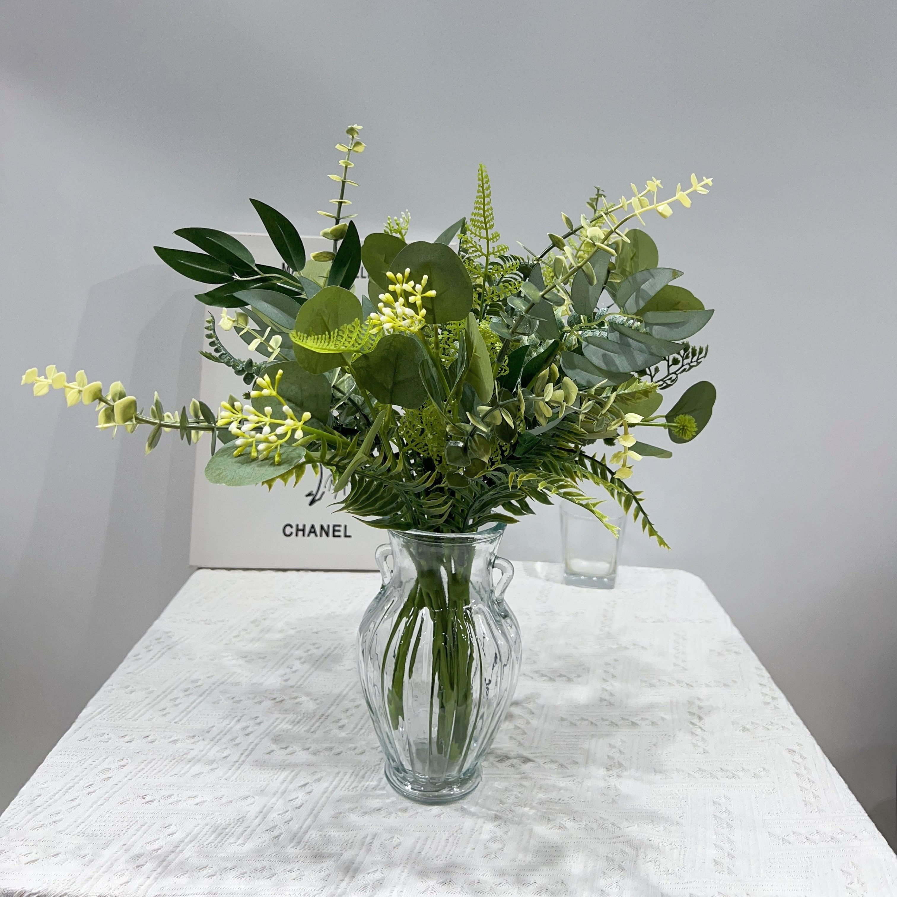 

Un ensemble de 1, 19.29" (environ 49 cm) Tige verte artificielle, 7 branches vertes artificielles, fausse eucalyptus, pour bouquet de mariage DIY, arrangement floral, décoration de centre de table