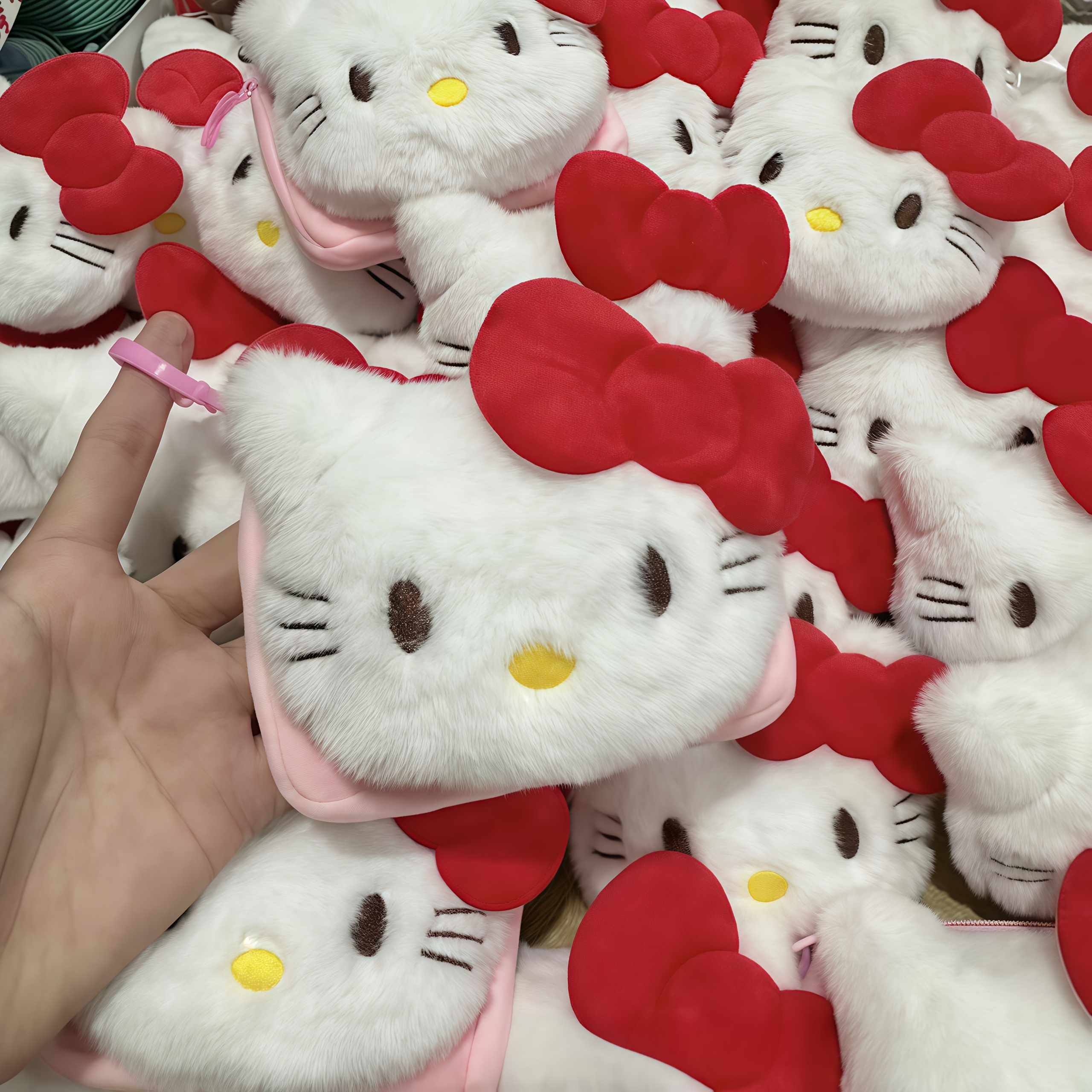 Image of 1pc Hellokitty Bag Soft Coin Purse With Zipper, Cute Anime Mini Plush Keychain Wallet For Crossbag Handbag Car Pendants