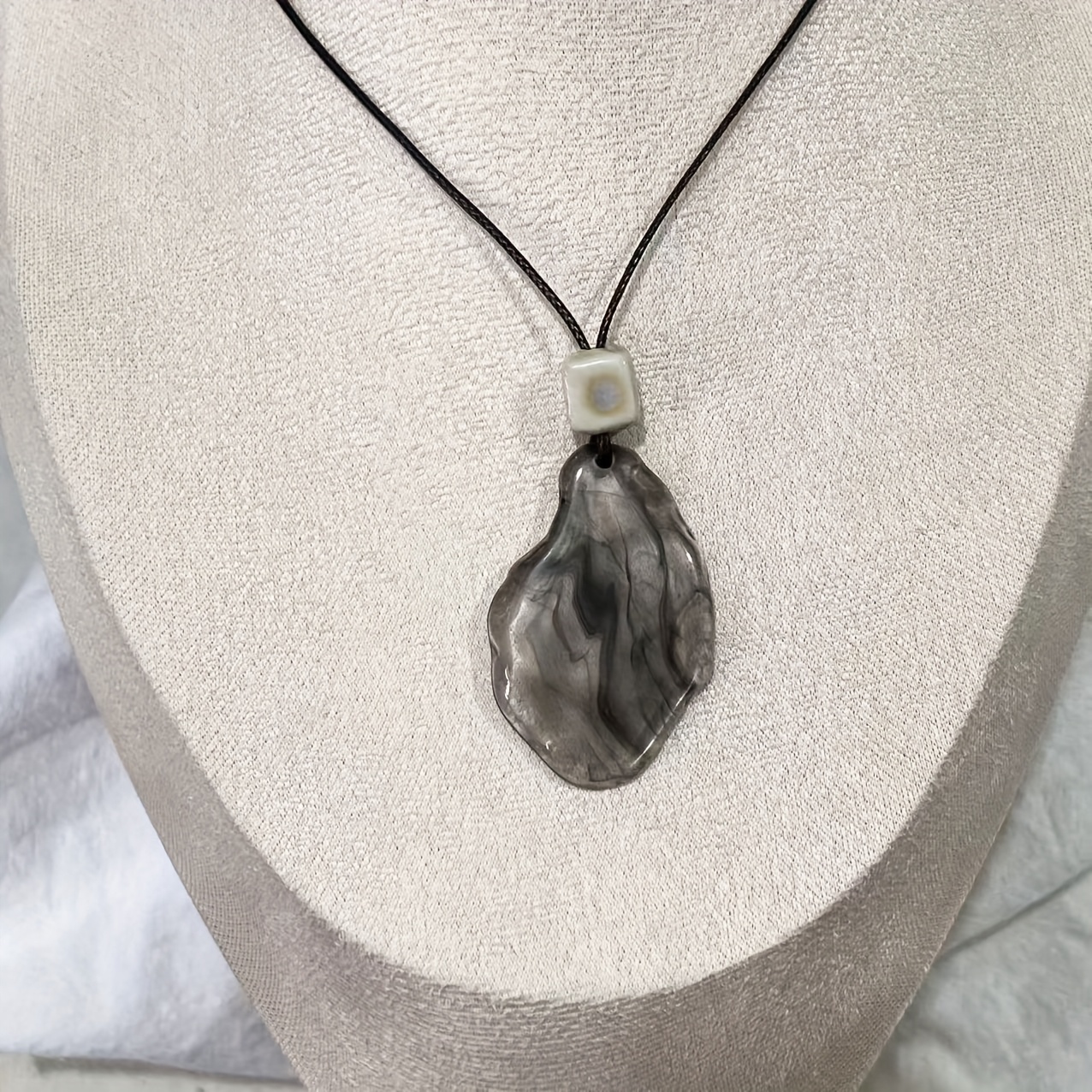 TEMU Collier Pendentif Feuille Multi- Bohème pour Femme - Chaîne Longue à , Résine Légère pour Tenue Quotidienne et Formelle, Accessoire Style Bohème