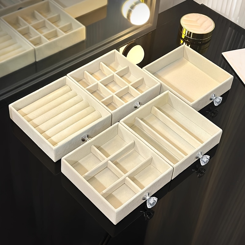 a jewelry storage   and five layered designed for necklaces rings and earrings this exquisite and high end accessory box features multiple transparent layers with large capacity catering to   storage needs     decoration and organization making it an ideal gift for valentines day christmas and birthdays Product details 3