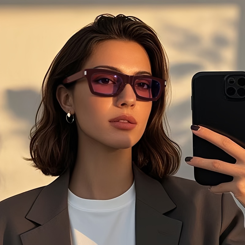 A Pair of Stylish Rectangular Glasses with a Small Frame, Featuring a Vintage, Multifunctional, Ultra-Lightweight, Comfortable, Versatile, Cat-Eye Design for Women, Suitable for Daily Wear, Street Photography, Summer Additions, Women'S Additions