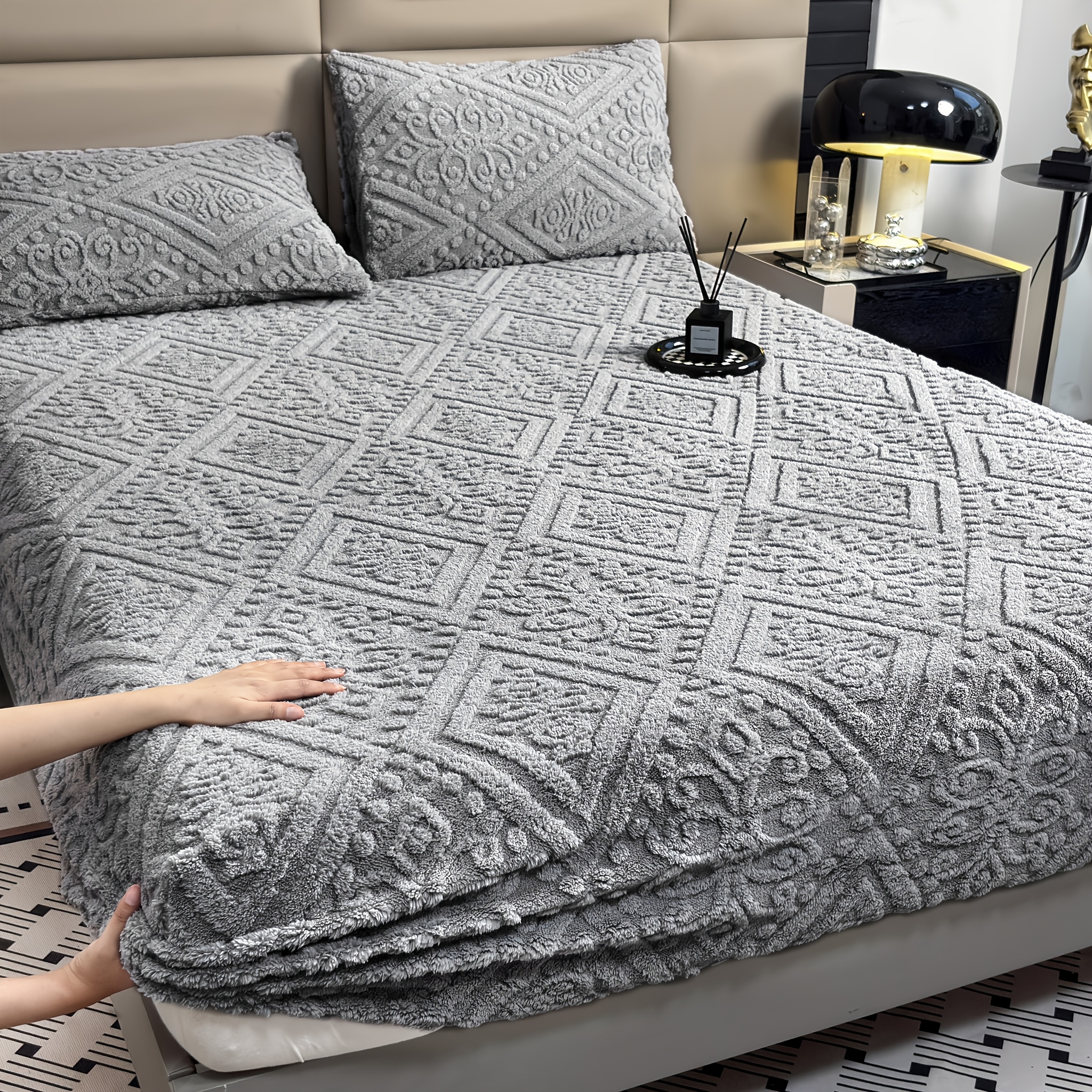 TEMU 1pc Luxury Tafetta Fleece Fitted Sheet - Plush Velvet Quilted Design, Thick Warm Winter Bedding, Deep Pocket, Soft & Cozy Fabric, Machine