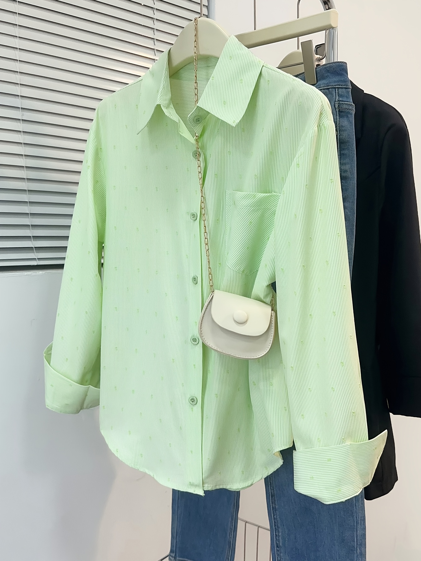 woman green shirt - Mauritius