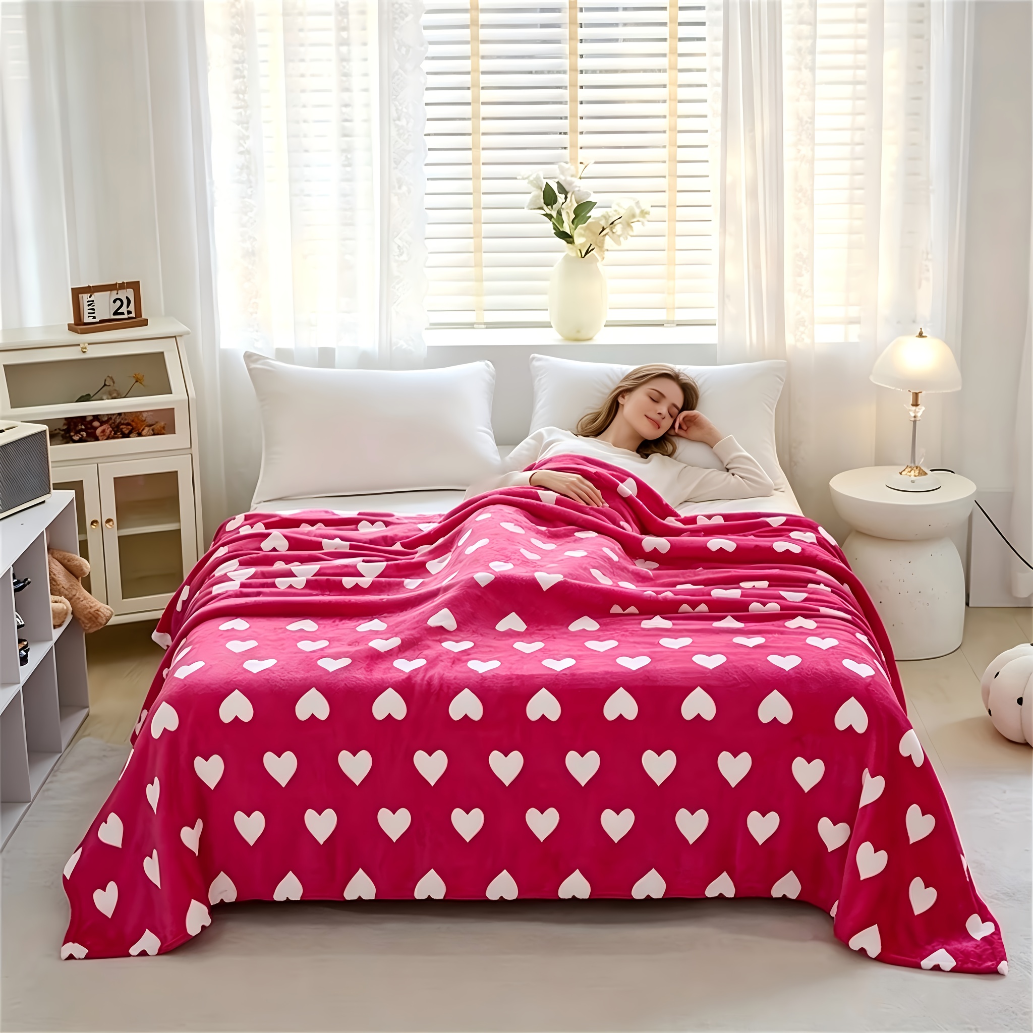 TEMU 1pc Romantic Heart Flannel Bed Blanket Nap Blanket, Machine Washable, Ideal Valentine's Day Gift For Bedroom, Dormitory, Sofa, Travel
