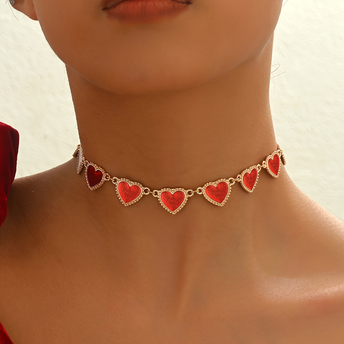 Image of 1pc Women's Red Heart-shaped Beaded Choker Necklace With Metal Frame, Simple And Stylish Heart- Bead Necklace, Suitable As An Accessory For Daily Gatherings And Festivals