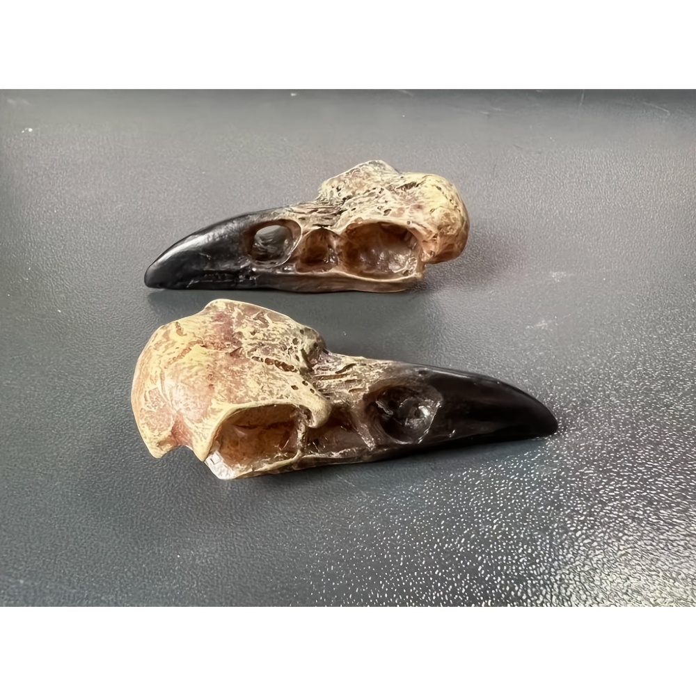 2pcs Goth Figurine Decor Obsidian Crow Hanging Sculpture Resin Animal Statue Halloween Ornament For Bird Bone Jewelry Necklace Decor Gift