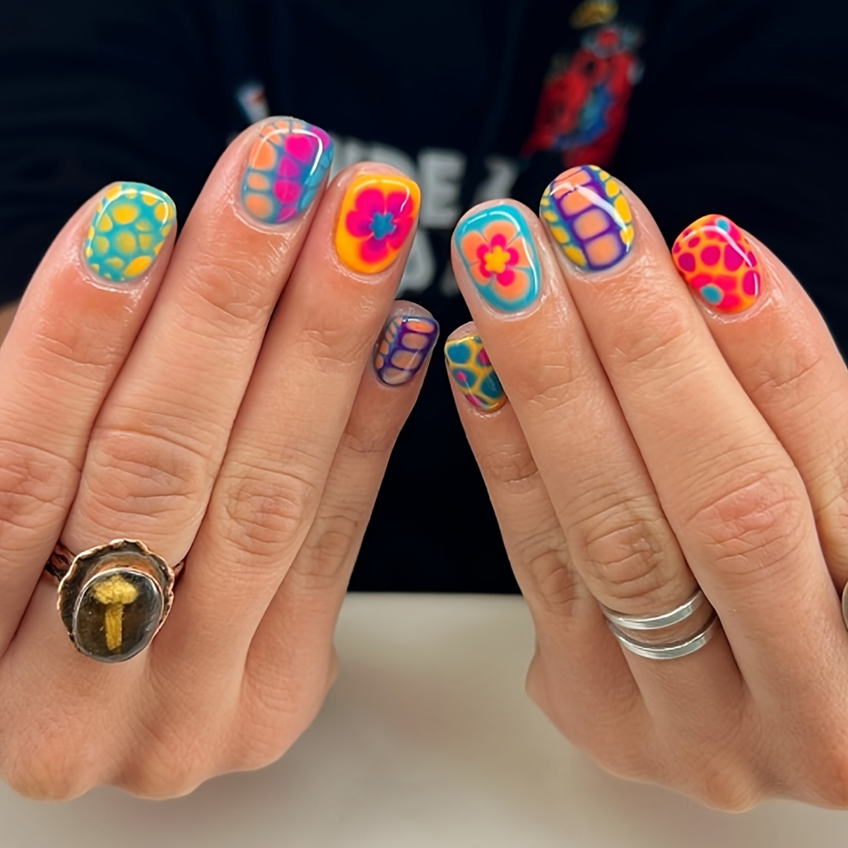 TEMU 24pcs/set Spring And Summer Press-on Nails Short Square Nail Tips, Yellow, Blue And Purple Colors, Colorful Graffiti Snake Patterns And Flower