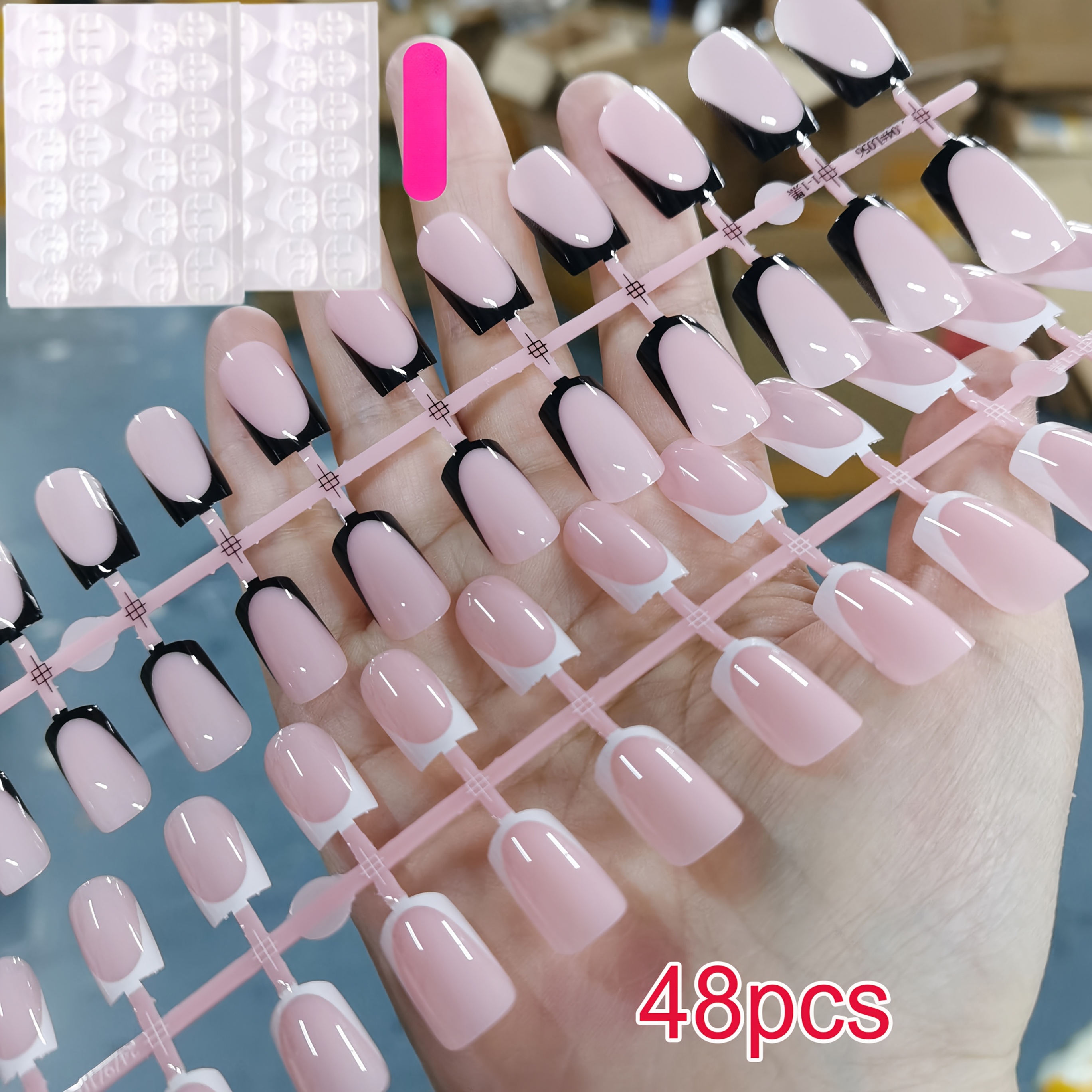 E-shop 48 Stk./Beutel Nude Pink Französischer Stil mit Weißen und Schwarzen Kanten Aufdrück-Nagel Set, Mittlere Quadratische Falsche Nägel Glänzende
