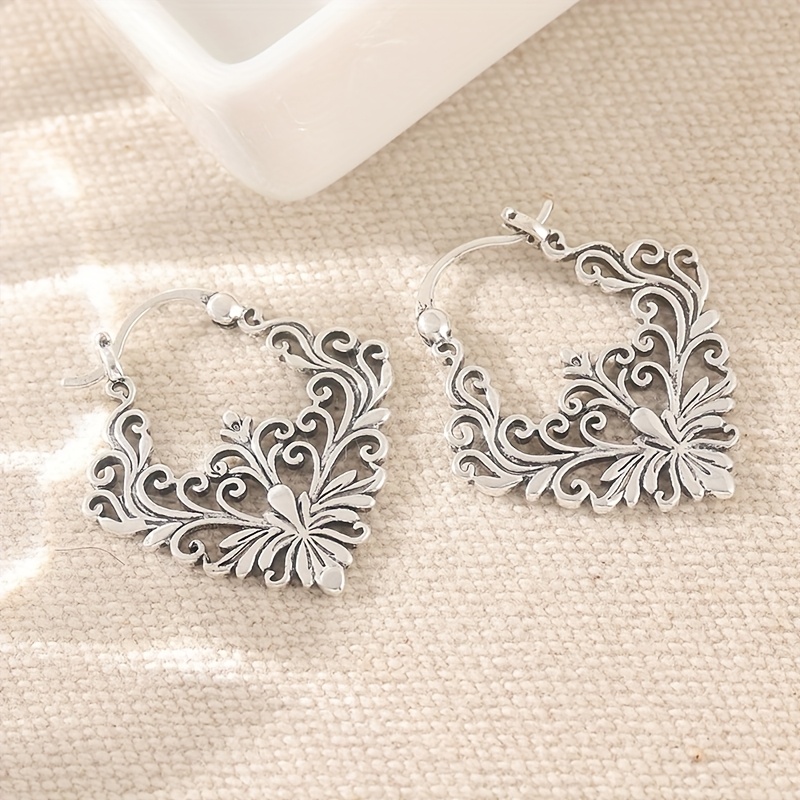 E-shop Bohemian-Stil Blumenmuster Gravierte Unregelmäßige Anhänger Ohrringe, Exquisiter Handgemachter Schmuck für Frauen, Geeignet für den , Ideales