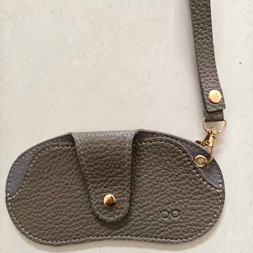 are 6 colors for featuring a stylish and lightweight detachable eyeglass case durable and wear resistant