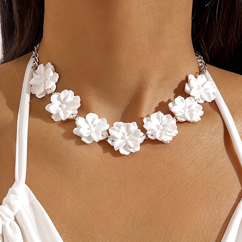 

Nouveau Collier en Résine et Créatif, Chaîne de Cou Florale Simple et Polyvalente en Dimensions et Chaîne de Clavicule