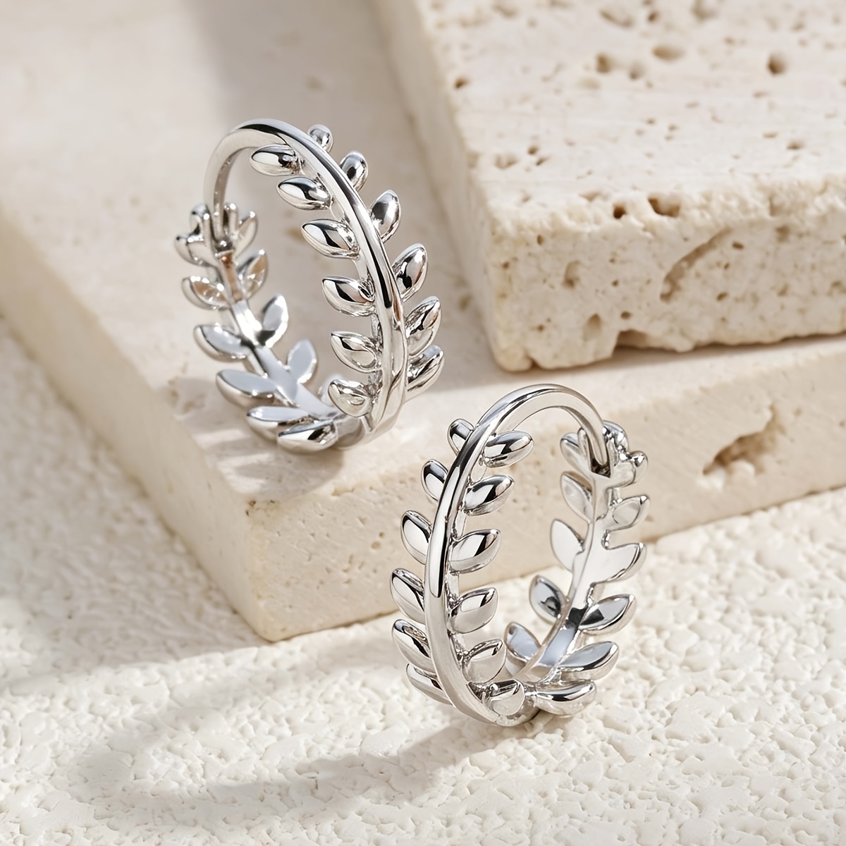 Women's Exquisite Leaf-Shaped Fashion Drop Earrings