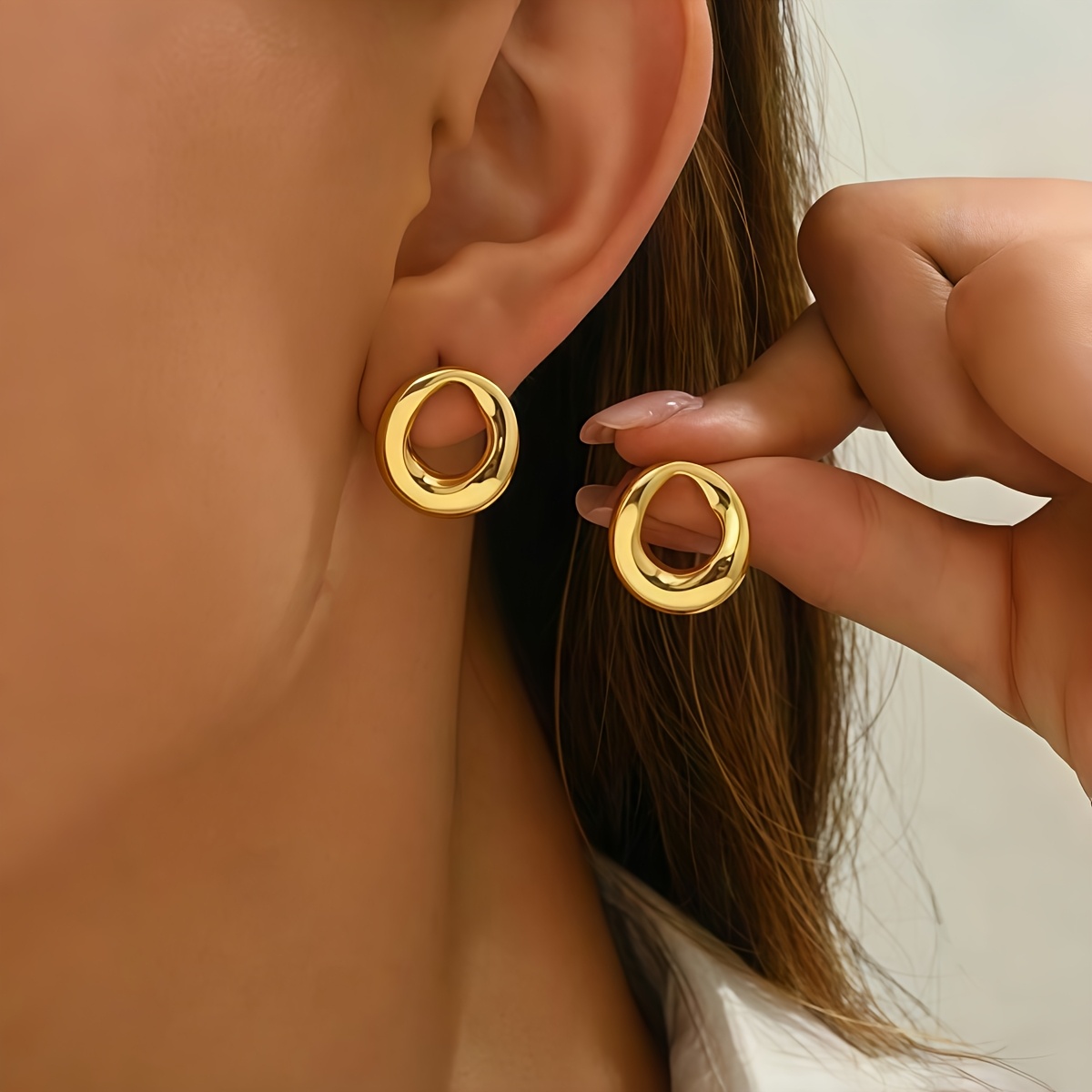 TEMU 1 Paire de boucles d'oreilles rondes creuses en acier inoxydable tendance pour femmes, style vintage, boucles d'oreilles polyvalentes et faciles