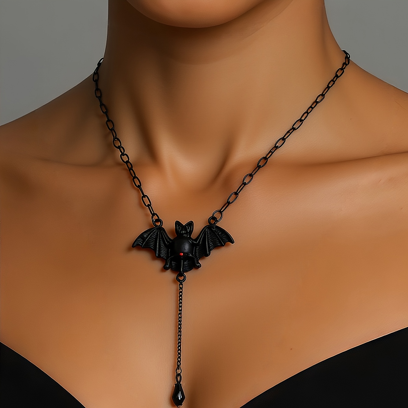 A Stylish Gothic Chain Necklace For Halloween