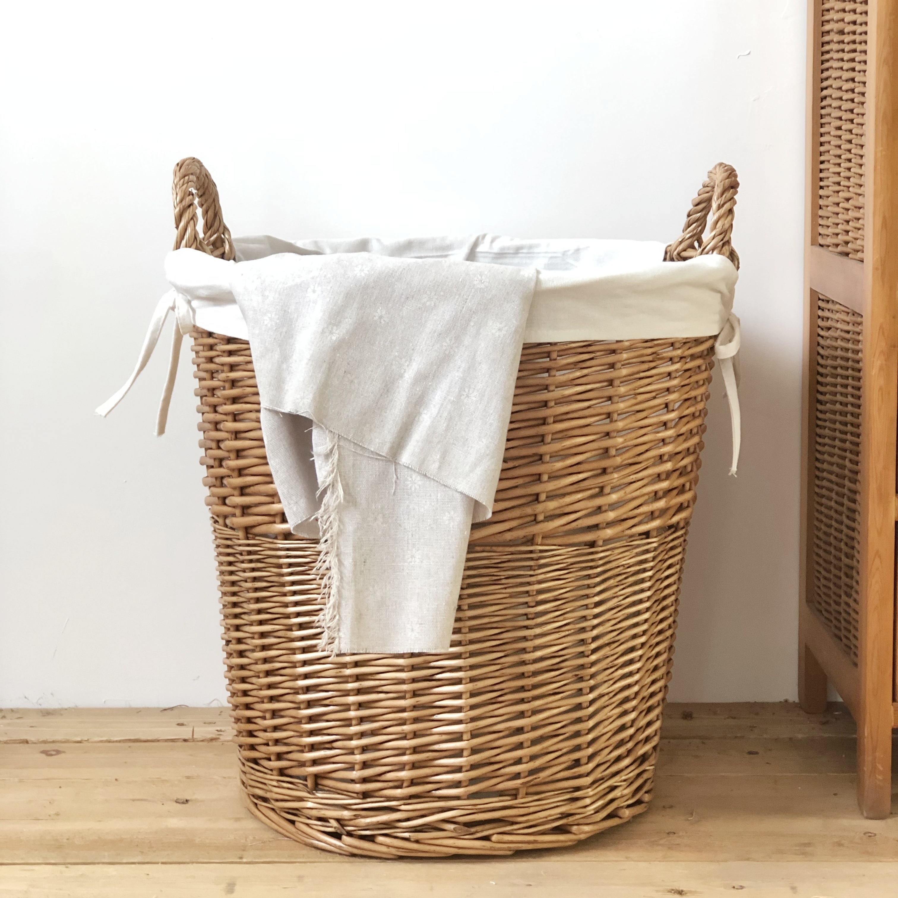 

1pc Style Wicker Laundry Basket With Linen Cover, Stacking Storage Hamper For Bathroom, Bedroom, Dorm, Room Decor, Farmhouse - Ideal For Clothes, Linens, And Fruit Picking, Shelf Baskets