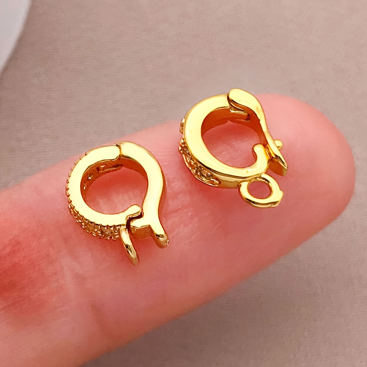 TEMU Due accessori per di gioielli in rame con placcatura in oro 18 , dotati di chiusure universali in zirconia, adatti per collegare ciondoli,
