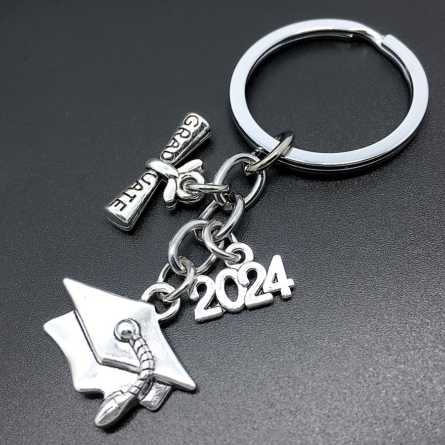 

College Style 2024 Graduation Keychain With Bachelor Hat Charm, Bag Hanging Ornament, Durable Metal Construction