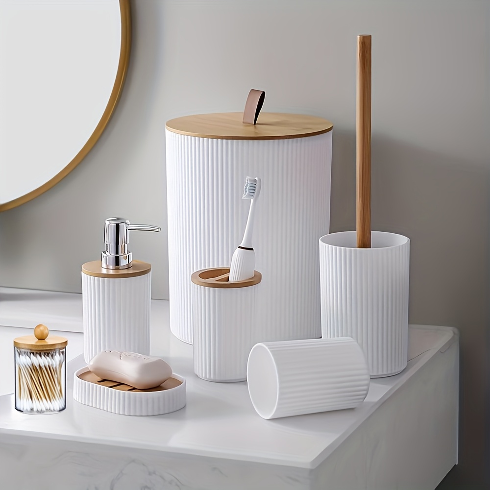 Zestaw Akcesoriów Łazienkowych 1 szt., Zestaw Akcesoriów Łazienkowych 7 szt. z Koszem na Śmieci, Uchwytem na Szczoteczki do Zębów, Dozownikiem Mydła do Makijażu, Mydelniczką, Szczotką do Toalety, Zestawem do Kąpieli - Prezent na Parapetówkę