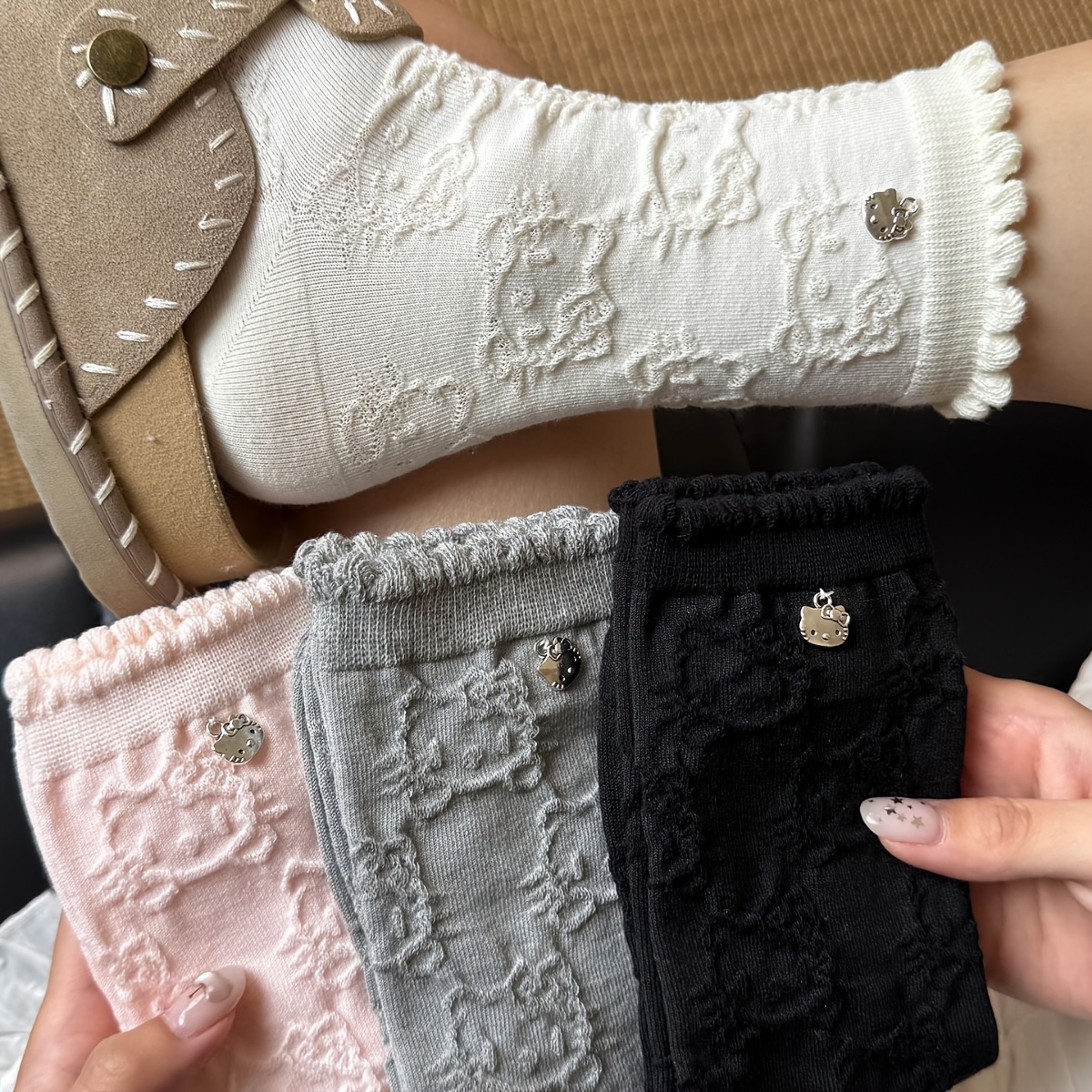 TEMU Sanrio Kitty Cat Embossed Socks 4/1 Pair, Cute Cartoon Cat Charm, Edge,, Machine Washable, Ideal For Everyday Wear And New Year Gift