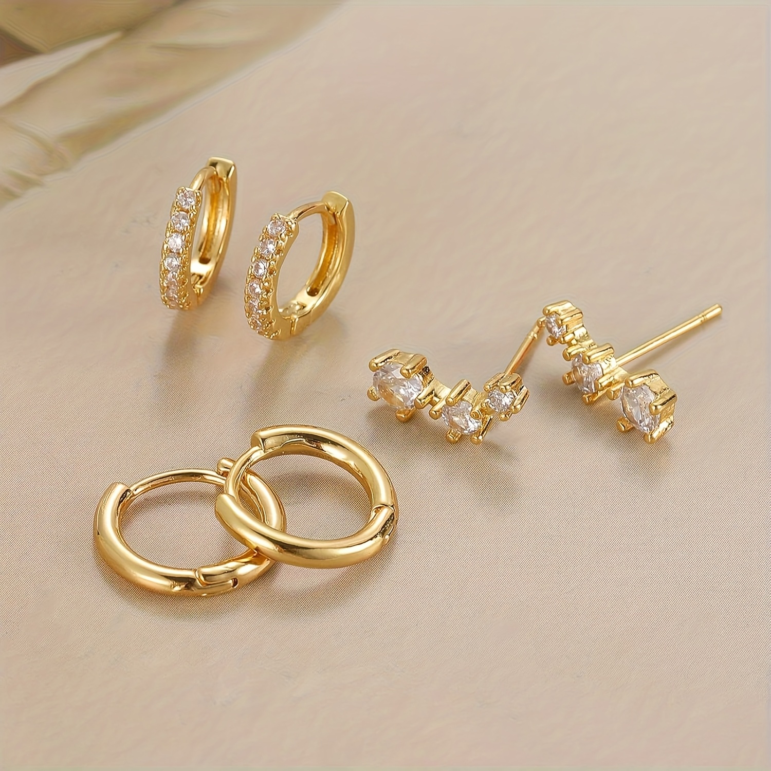 Image of 6pcs Elegant And Minimalist Women's Copper Hoop Earrings, Embellished With Sparkling Synthetic Zircons, Delicate And Small Stackable Hoop Earring Set, Suitable For Daily Banquet Wear