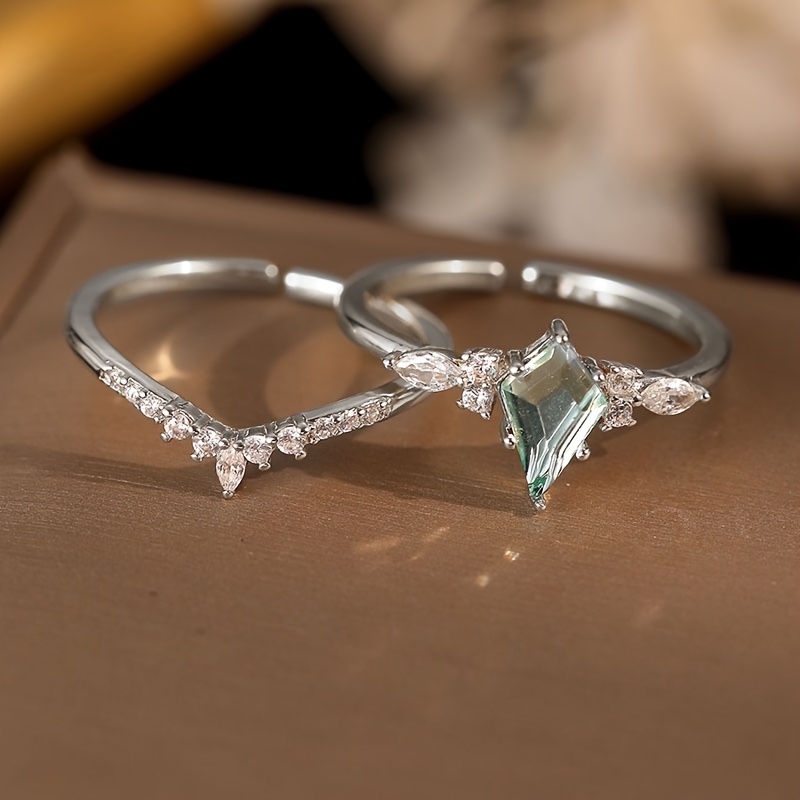 2pcs Elegant Green Gemstone Stacking Rings Set