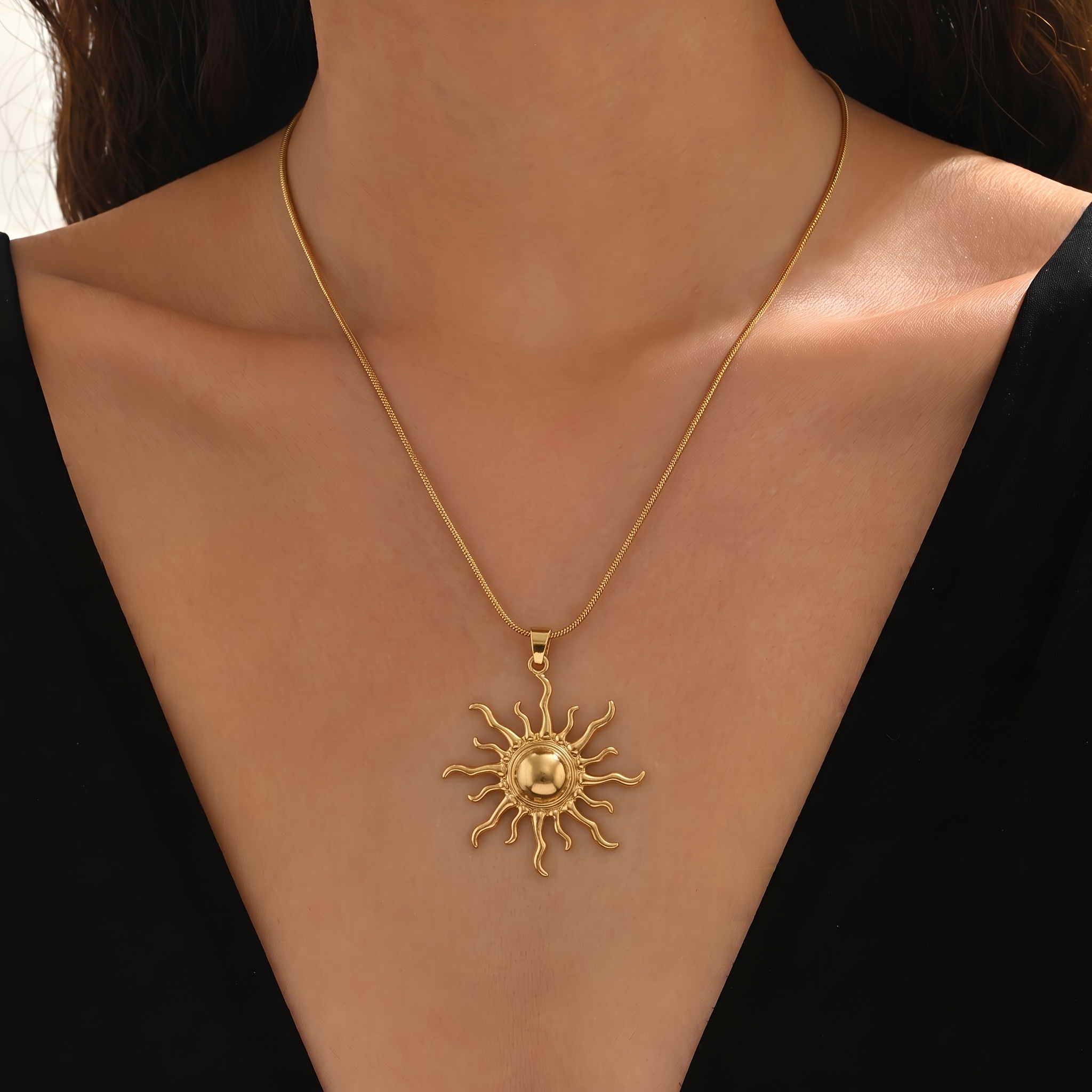 TEMU 1pc Lxalry Women's Sun Pendant Necklace - Minimalist Vintage Small Solar Necklace With Metal, For Daily Wear & Parties, Elegant Accessory For