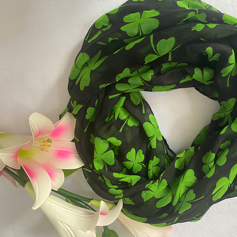 

1pc Women's Lightweight Polyester Scarf With Green Clover Print - Breathable, Sun-protective Bali Yarn Shawl | Casual Summer Fashion Accessory In On Black Background, Hair Scarf