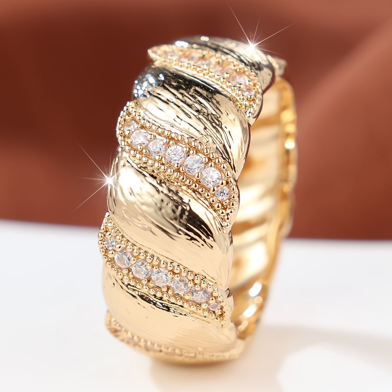 Women's Golden Inlaid White Zirconia Striped Brushed Ring