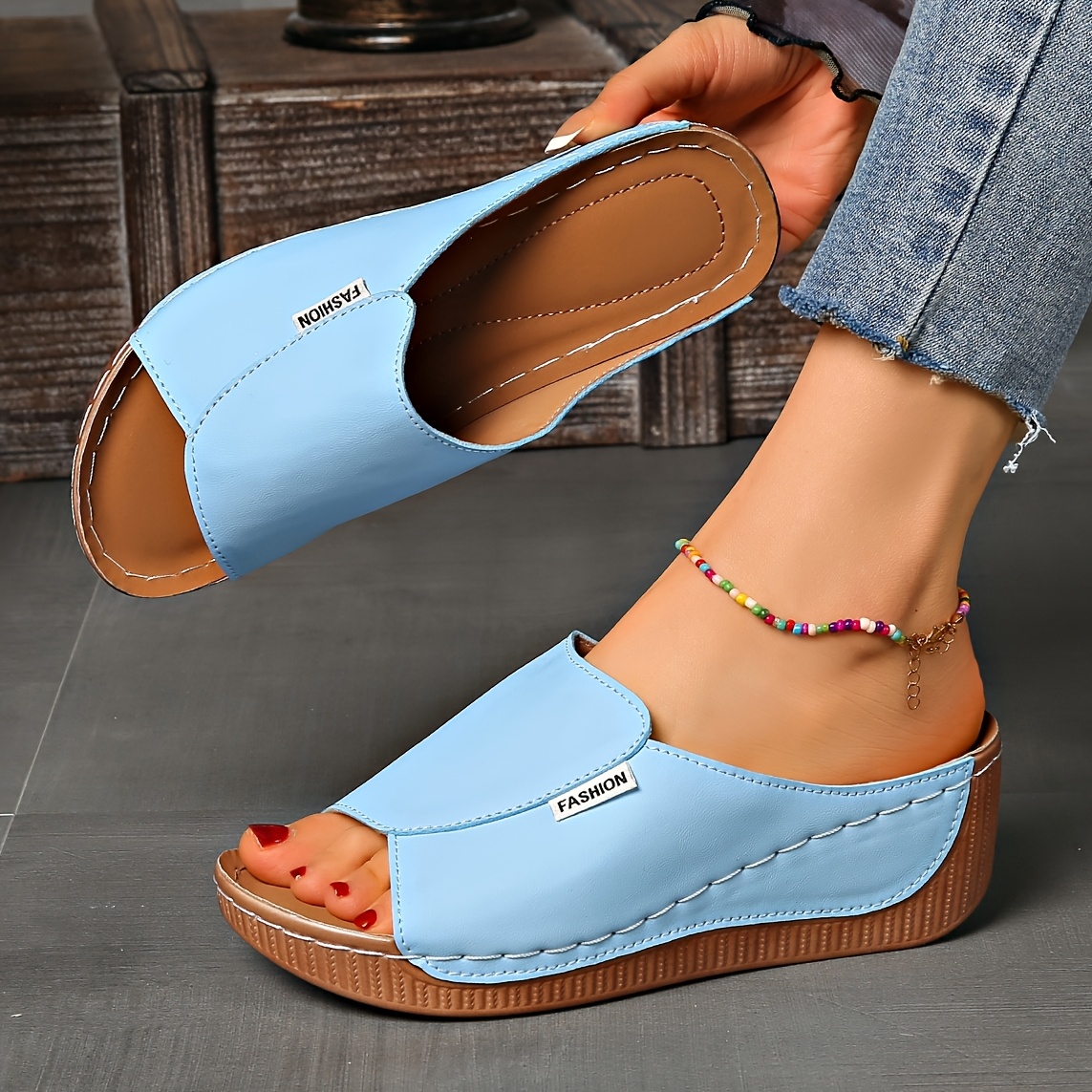 Women's Light Blue Slippers Sandals - Comfortable Arch Support, Breathable Open Toe Design, Soft Rubber Sole, Casual Mid-Heel Slip-On Shoes, Suitable for Casual Outfits, Synthetic Cover Fabric
