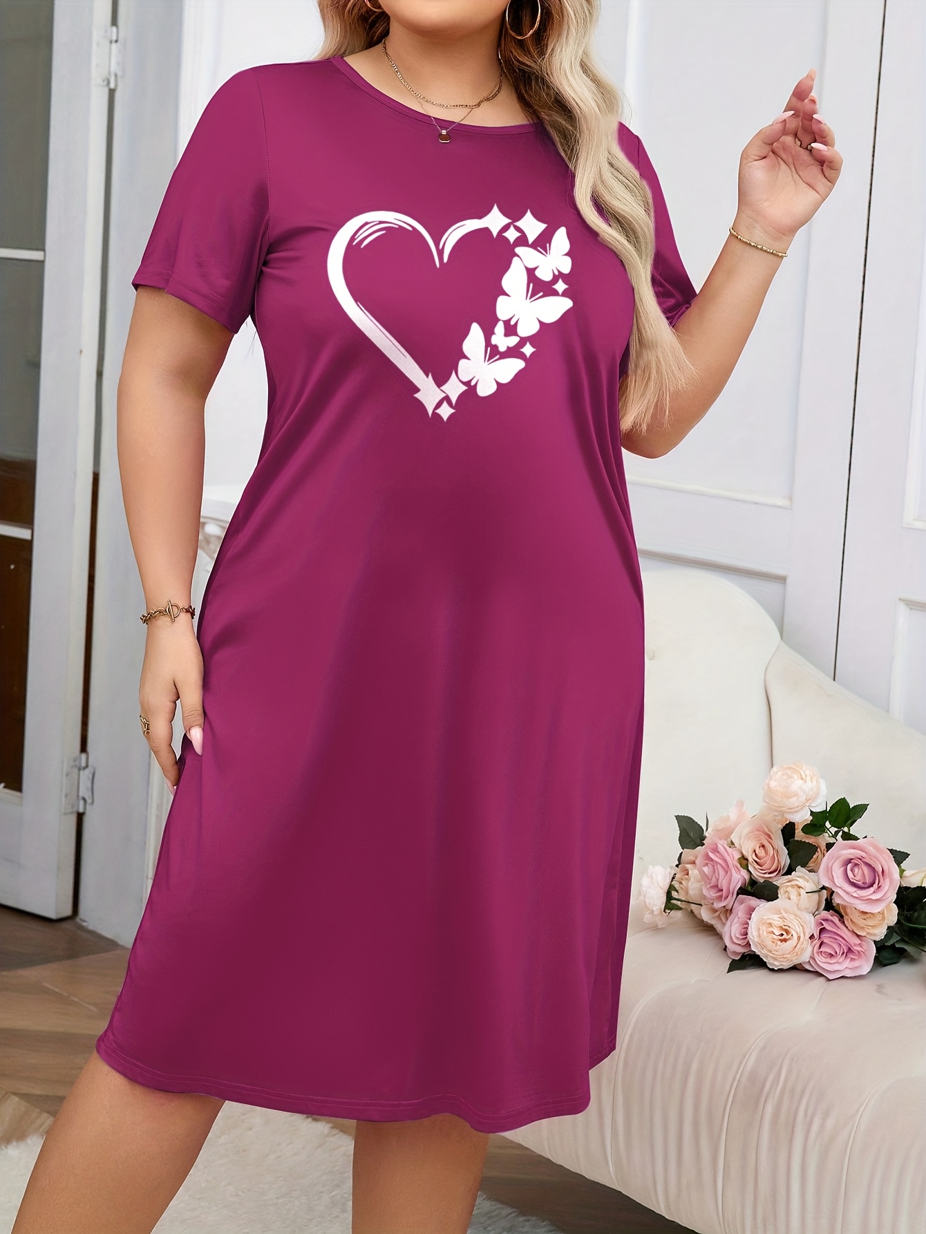 Elegant Plus-Size Women'S Nightgown, Featuring a Heart Print with a Round Neck And Short Sleeves, a Casual And Comfortable T-Shirt Style Dress.