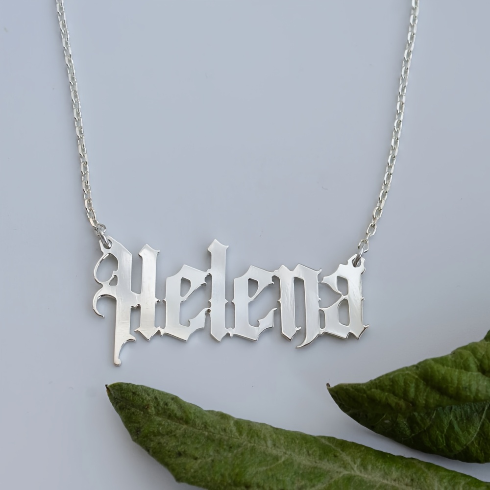 E-shop Individuelle Gothic Namenskette Personalisierte Retro Namensschild Halskette 304 Edelstahl Old English Halskette Halloween Geschenk Mode