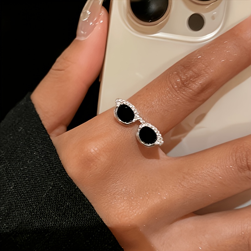 TEMU A Exquisite Mini Eyeglass-shaped , A Creative Mini Finger Eyeglass Ring, A Stylish And Light Luxury Ring, Suitable For Daily Wear, Parties, And