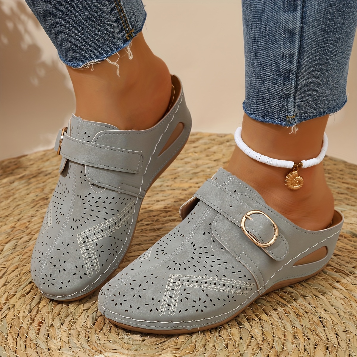 

Fashionable Women's New Wedge Slip-on Shoes For 2024, Stylish And With A Non-slip Design.