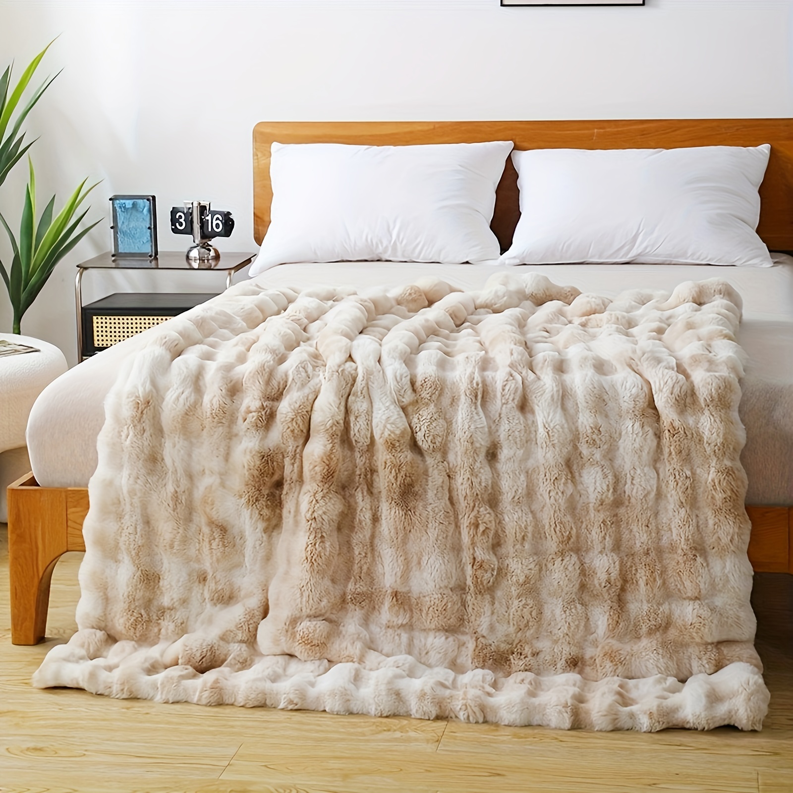 

1pc Luxury Faux Rabbit Fur Gradient Printed Bubble Fleece Blanket, Soft Plush Air Conditioning Throw Blanket, Cozy Bedding Accessory