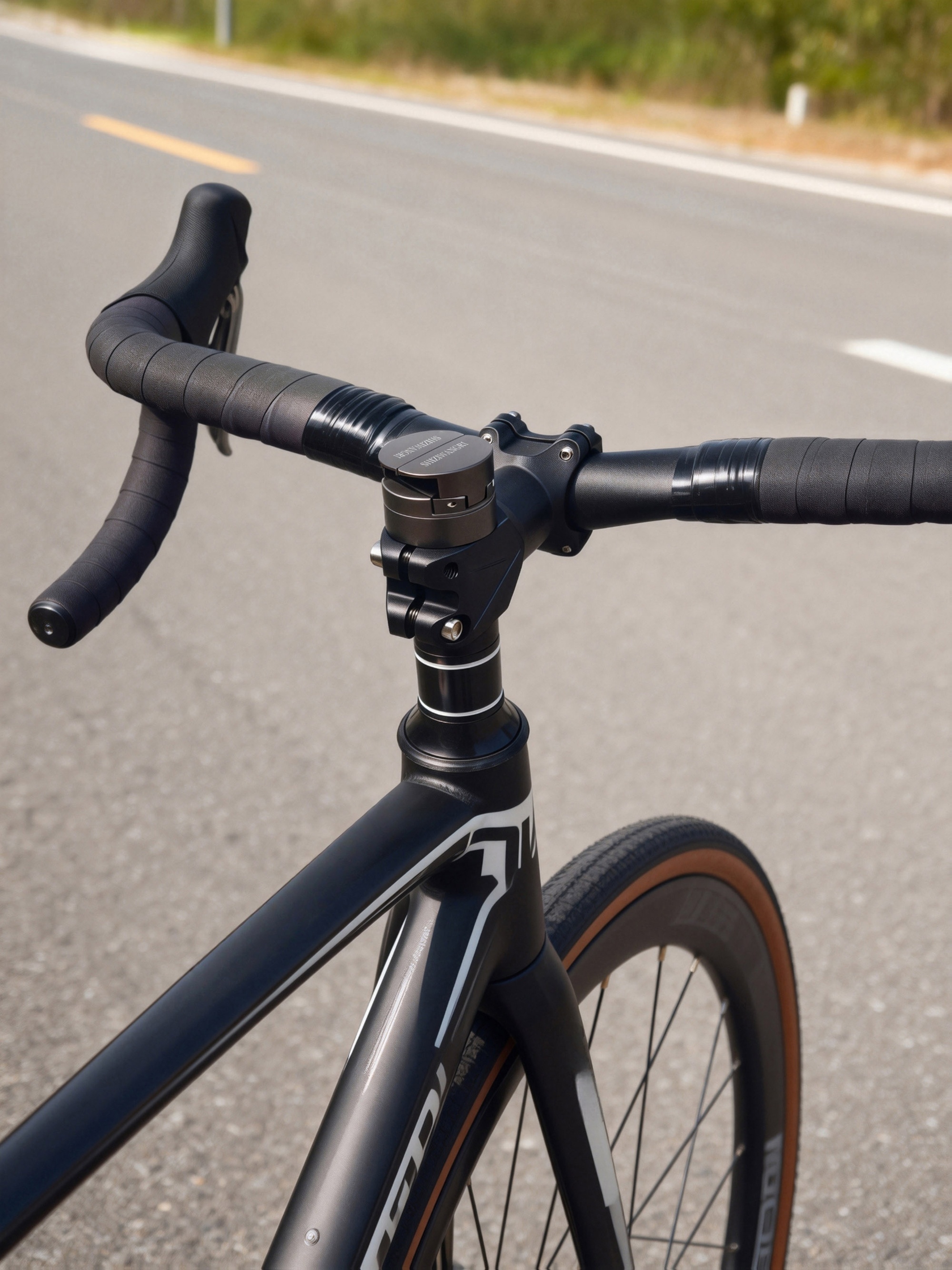 SHIZIWANGRI Aluminum Alloy Invisible Bike Phone Mount 360° Rotation Bicycle Handlebar Cell Phone Holder Shockproof Soft Rubber Cycling Phone Stand for Road Mountain Bike