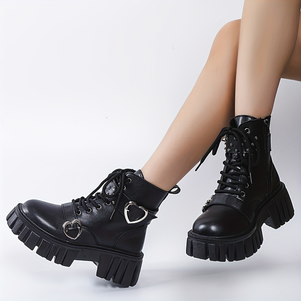 

Lady's Fashionable Chunky Heel Ankle Boots With Zipper And Heart - Black