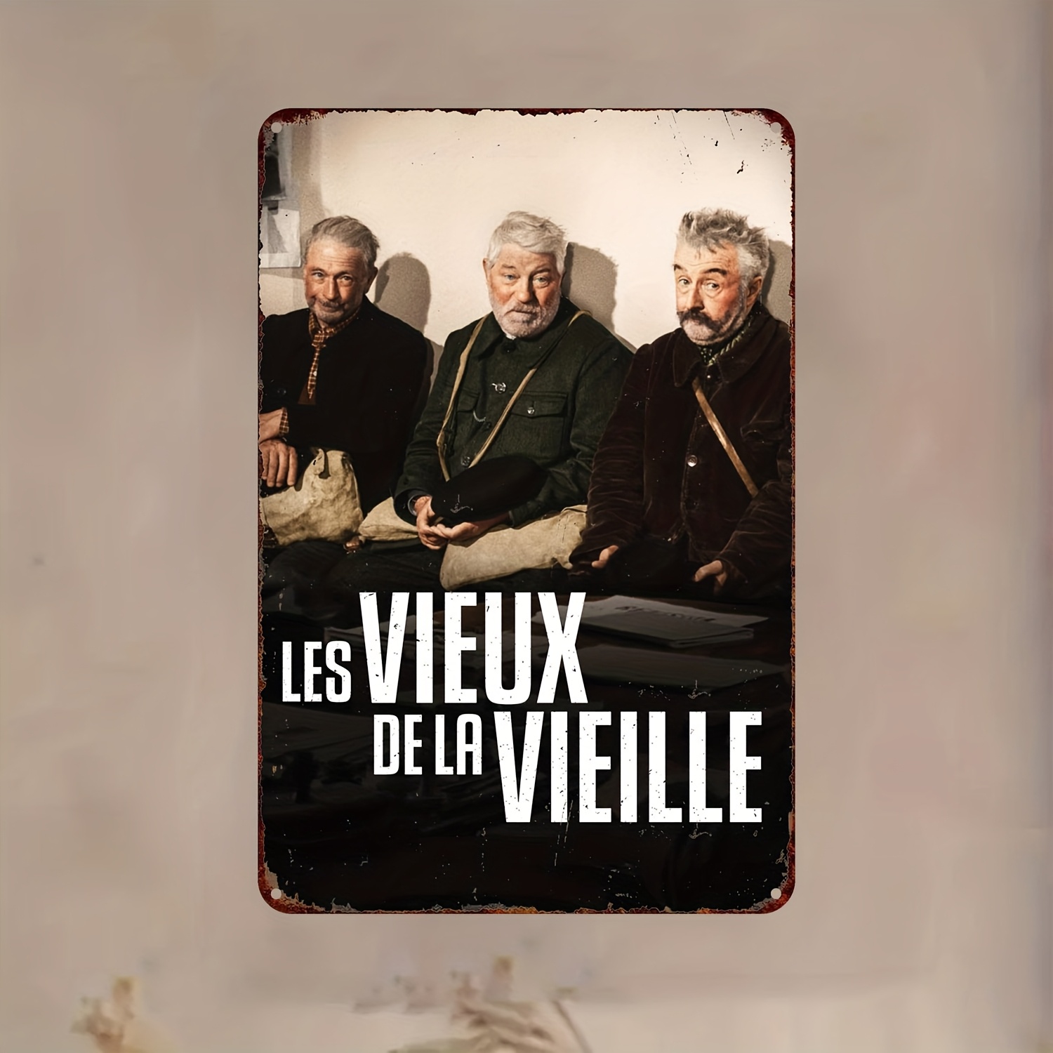 TEMU Affiche de film français vintage 1960 en 2D - ' de La Vieille' - Décoration de cinéma rétro avec hommes âgés - Panneau en métal robuste -