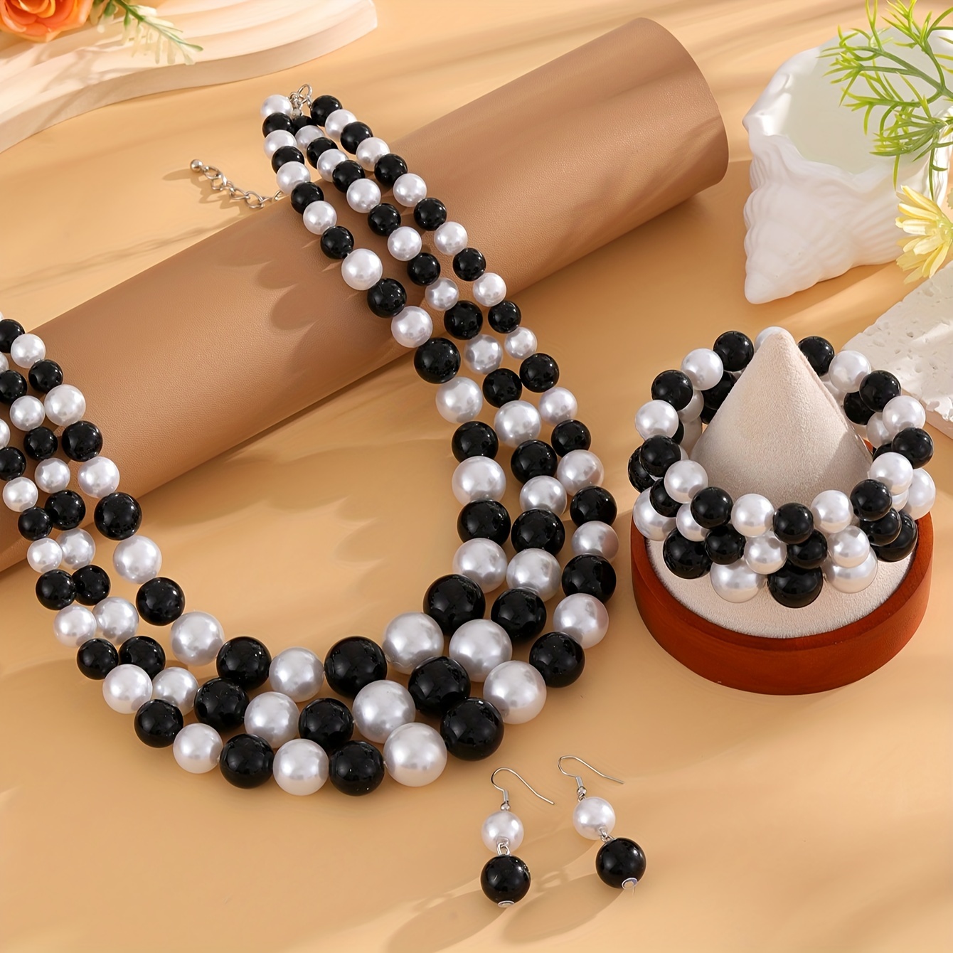 

Elégant ensemble collier de perles noir et blanc - Parfait pour les occasions spéciales