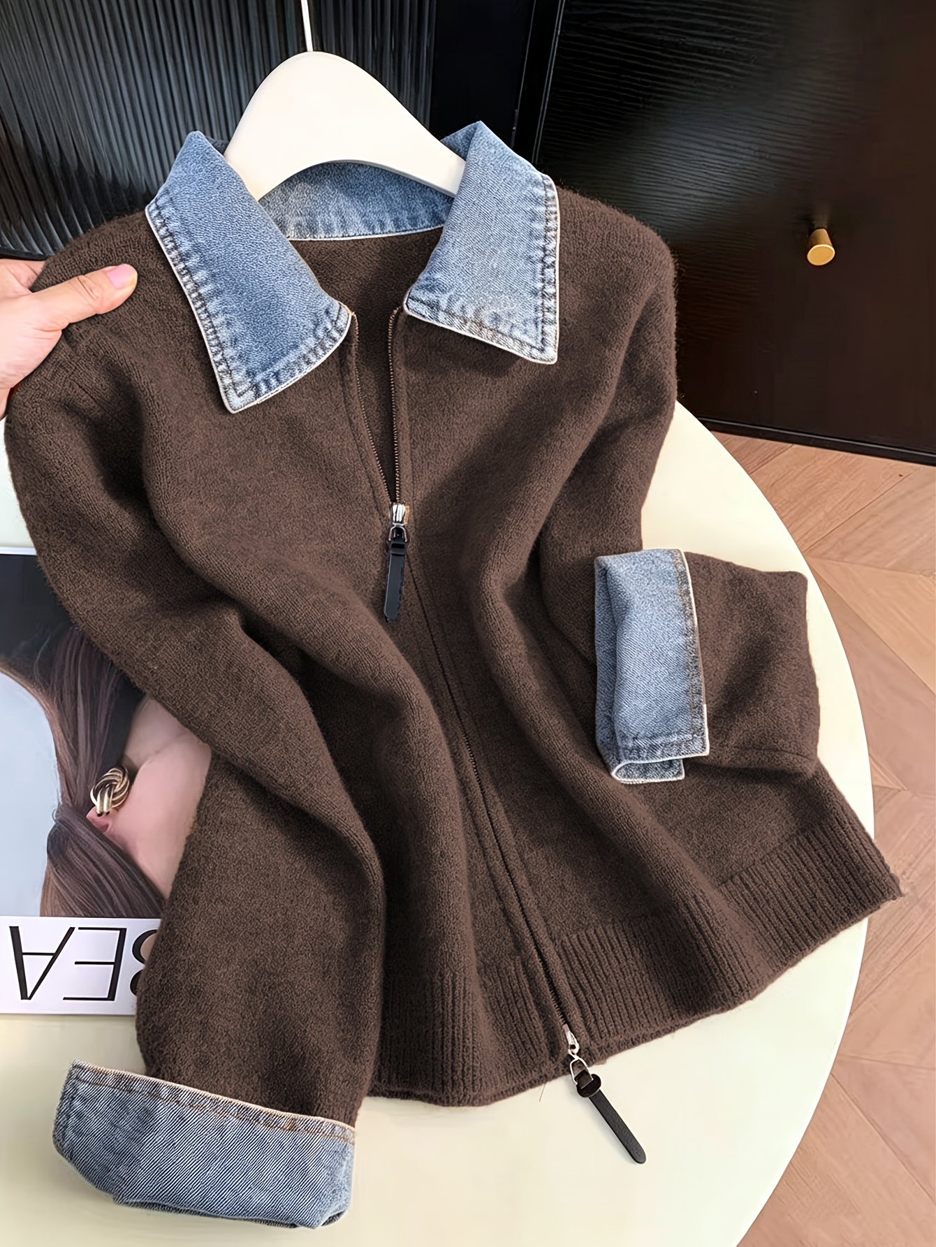 Hella Gebreid Vest met Denim Kraag & Rits