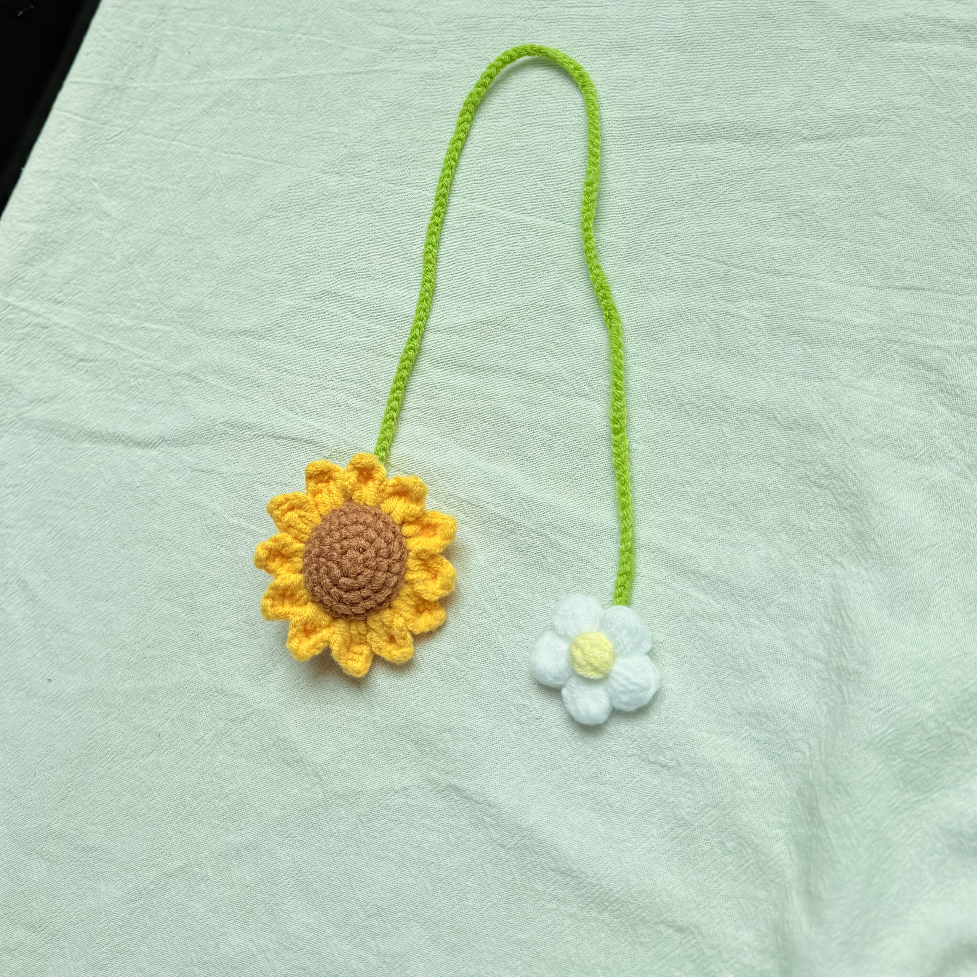 TEMU 4pcs/1pc Floral Crochet Bookmark Set: Crochet Floral Designs Featuring Flowers And Plants, Ideal For Female Book Lovers And Teachers. Suitable