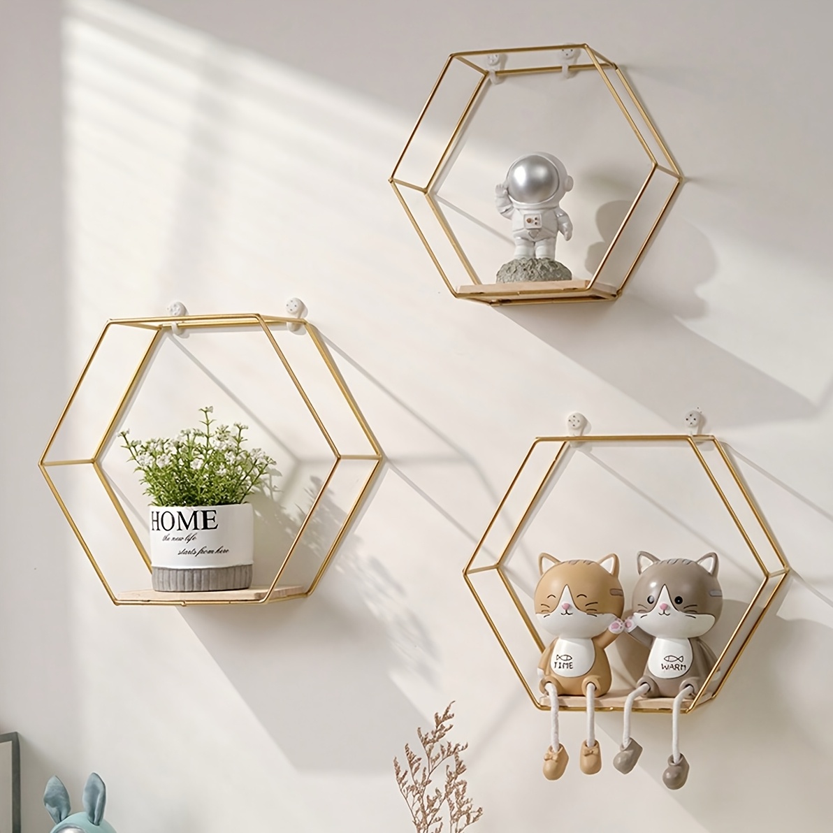 

1pc Classic Hexagonal Metal Wall Hanging Shelf, Lacquered , Hook , Room Decor, Diy Art Background, Display Rack For Items