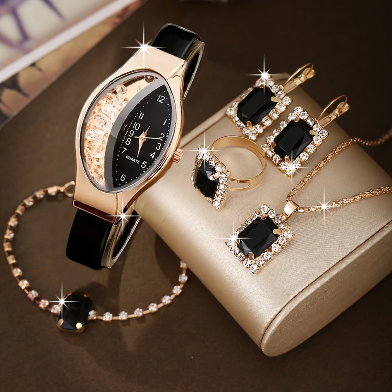A Set of 6 Elegant And Stylish Women'S Watches * with a Chic Square Necklace, Perfect As a * Gift for Your *